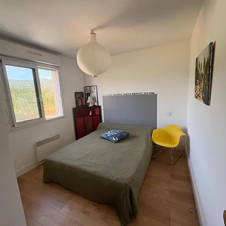 Апартаменти T3 A - 2 Avec Terrasse Et Parking Gratuit Proche Du Centre Et Des Plages *