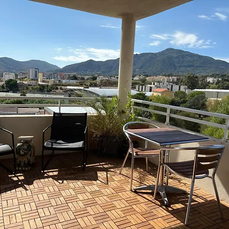 Апартаменти T3 A - 2 Avec Terrasse Et Parking Gratuit Proche Du Centre Et Des Plages *
