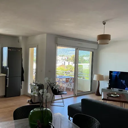 T3 A - 2 Avec Terrasse Et Parking Gratuit Proche Du Centre Et Des Plages *